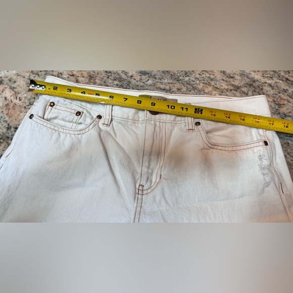 NWOT Old Navy low waist, boy-cut fit white distressed jeans. Size 8 - Picture 14 of 16